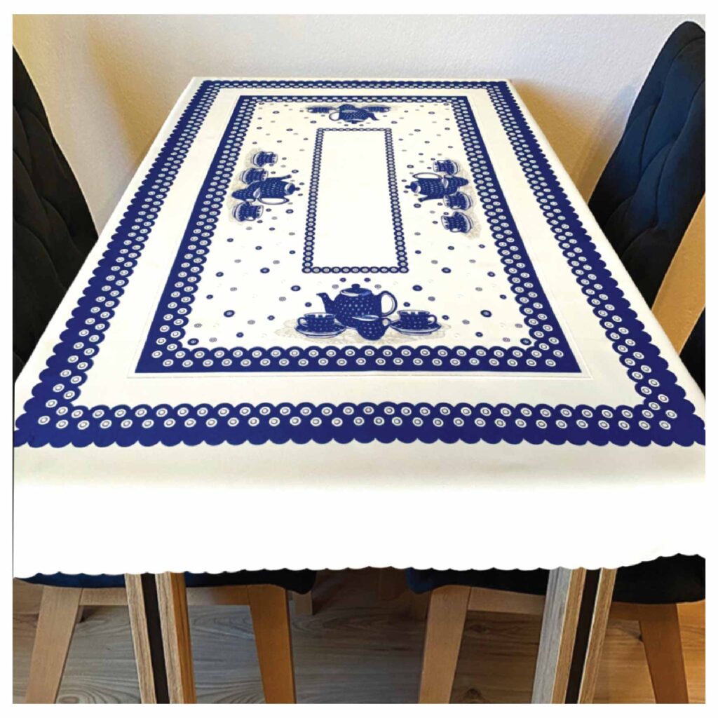 Obrus z nadrukiem -  FILIŻANKI i czajniczek